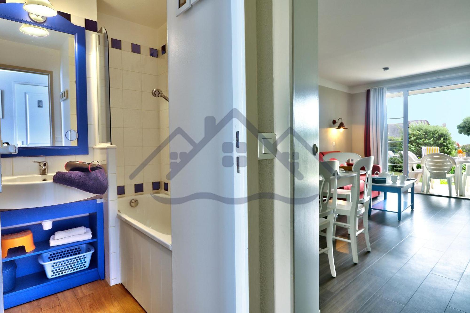 Localise - A06 - Entierement De Plain-Pied Avec Petite Vue Mer - Donnant Sur La Piscine Et Le Jardin - Wifi Inclus - Draps Inclus - Guilvinec Kültér fotó
