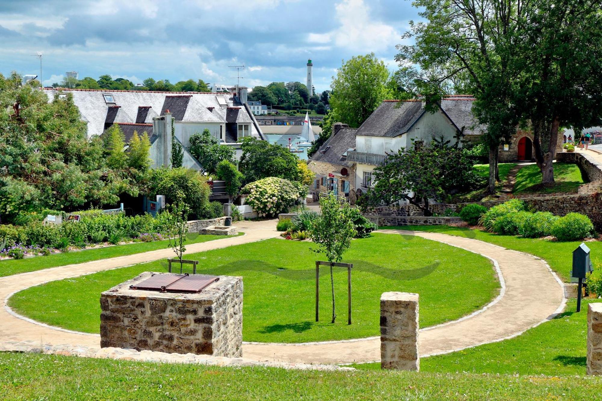 Localise - A06 - Entierement De Plain-Pied Avec Petite Vue Mer - Donnant Sur La Piscine Et Le Jardin - Wifi Inclus - Draps Inclus - Guilvinec Kültér fotó